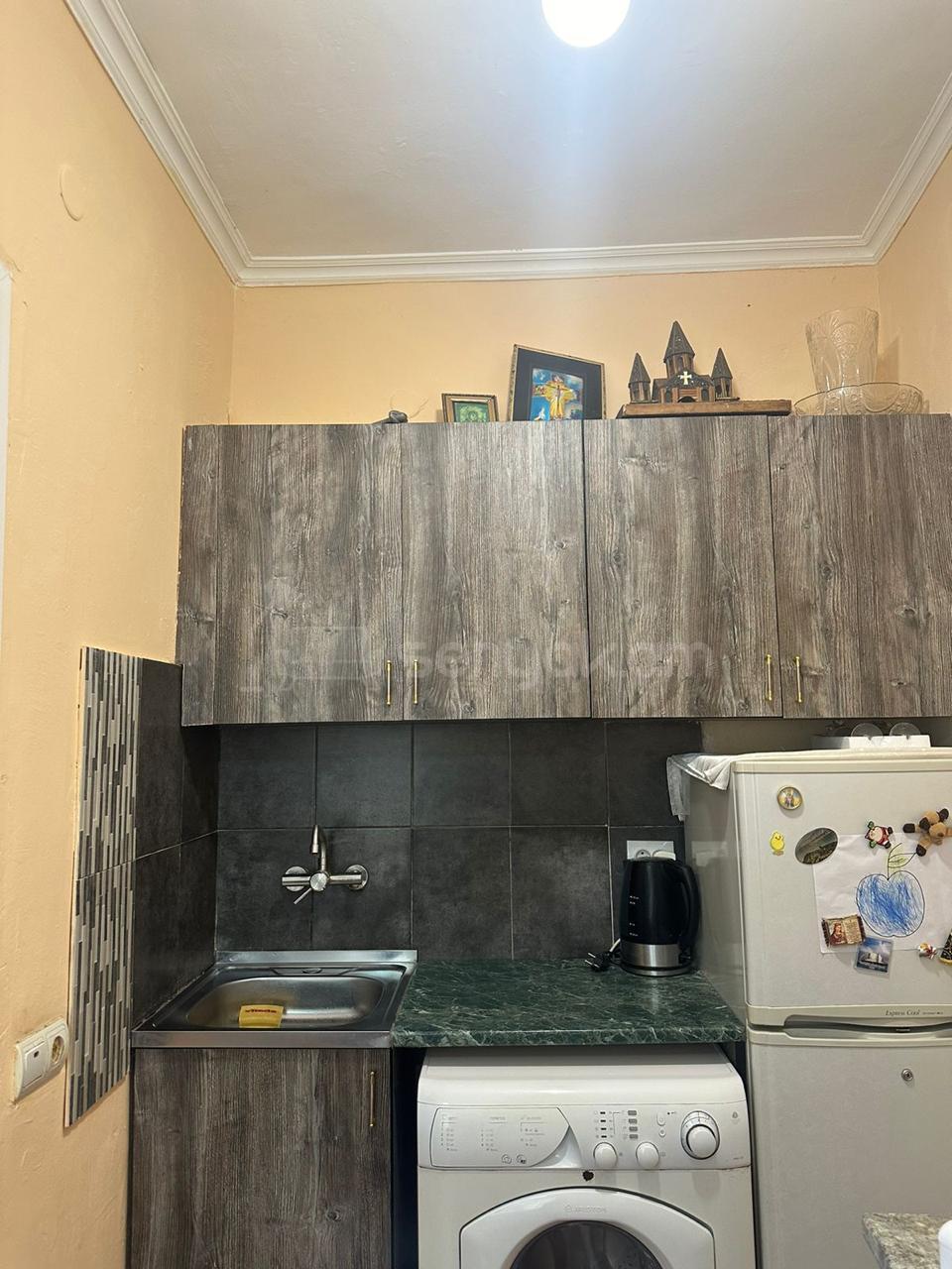 1 Սենյականոց Բնակարան Քարե Շենքում, 40քմ, 1/2 հարկ, Կոսմետիկ Վերանորոգված, Կահավորված