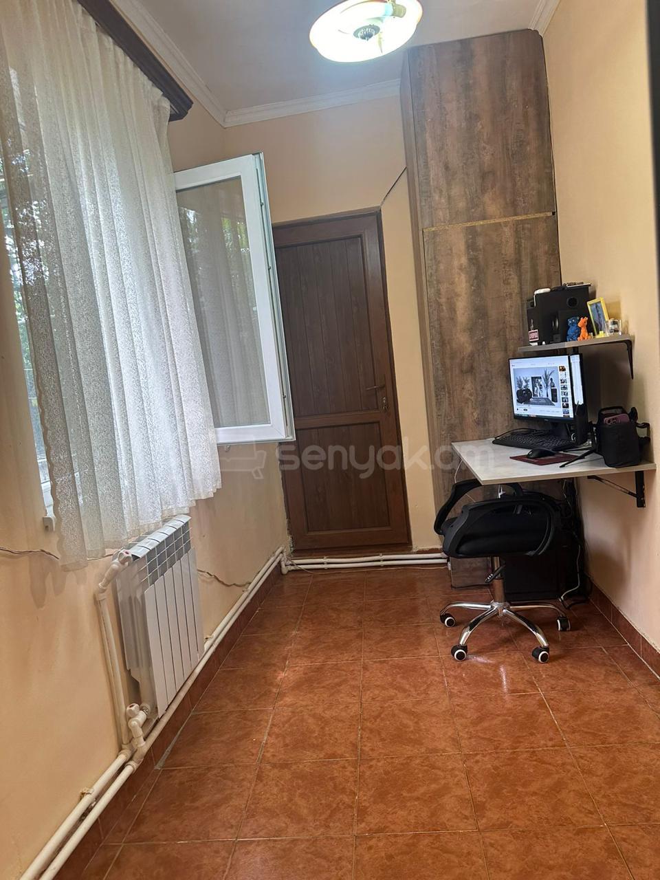 1 Սենյականոց Բնակարան Քարե Շենքում, 40քմ, 1/2 հարկ, Կոսմետիկ Վերանորոգված, Կահավորված