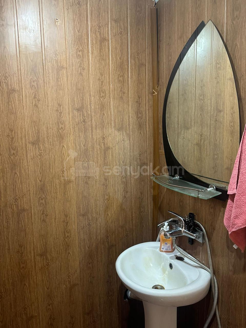 1 Սենյականոց Բնակարան Քարե Շենքում, 40քմ, 1/2 հարկ, Կոսմետիկ Վերանորոգված, Կահավորված