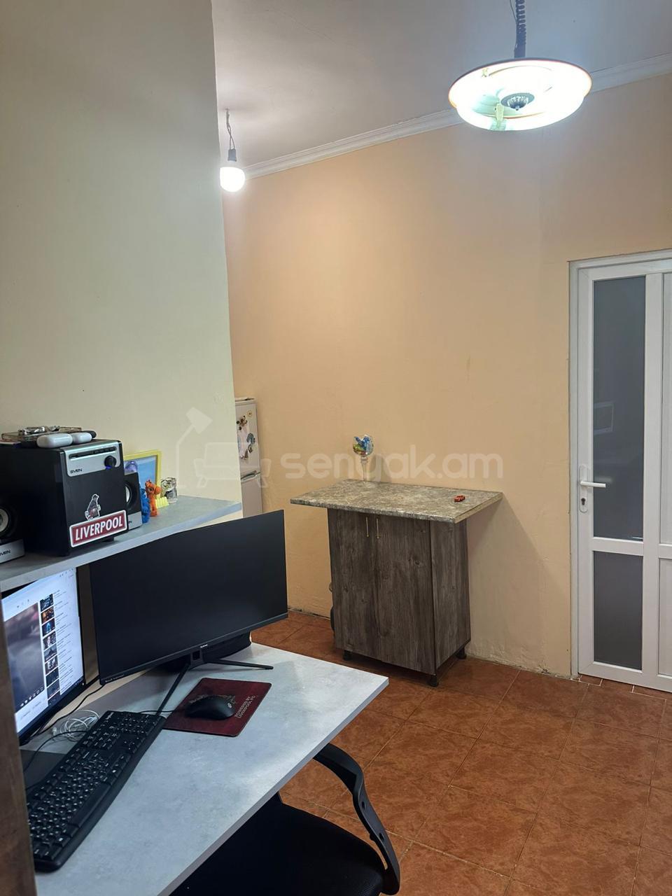 1 Սենյականոց Բնակարան Քարե Շենքում, 40քմ, 1/2 հարկ, Կոսմետիկ Վերանորոգված, Կահավորված