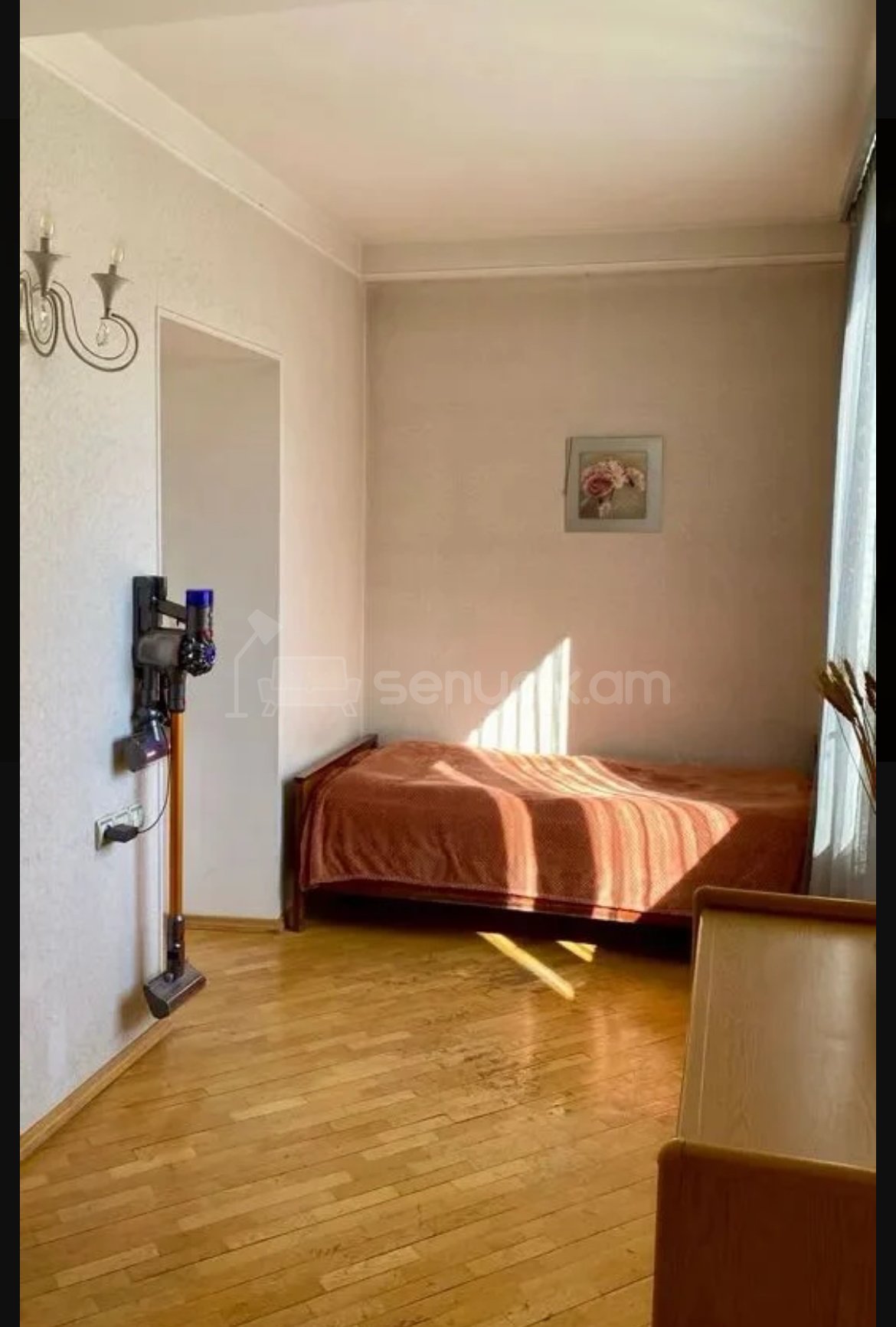 4 Սենյականոց Բնակարան Քարե Շենքում, 120քմ, 3/5 հարկ, Նորմալ Վիճակում