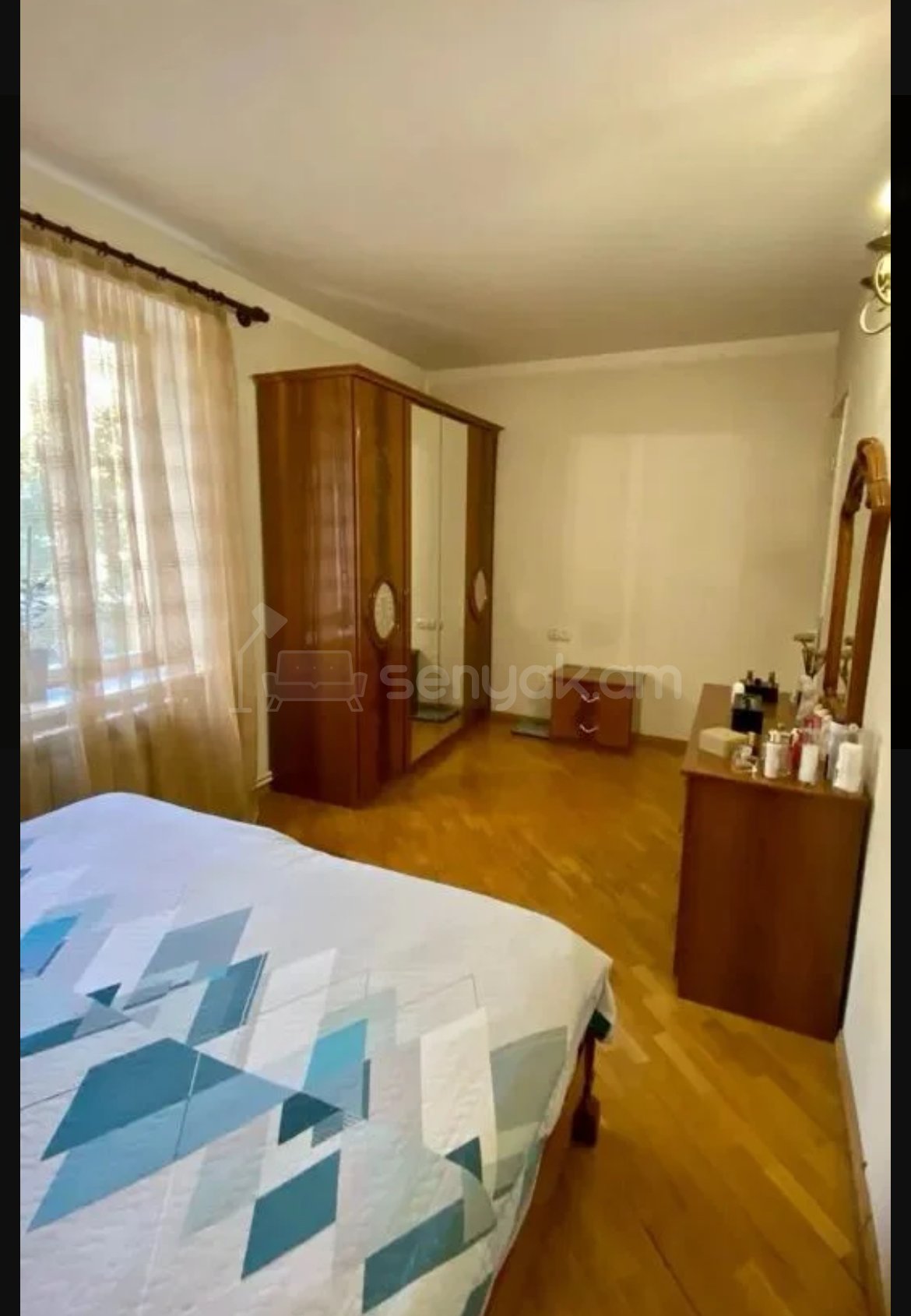 4 Սենյականոց Բնակարան Քարե Շենքում, 120քմ, 3/5 հարկ, Նորմալ Վիճակում