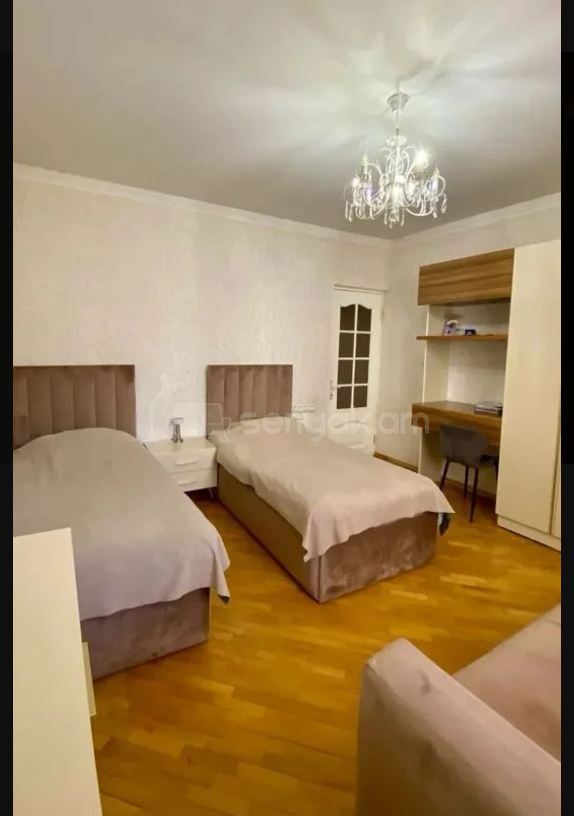 4 Սենյականոց Բնակարան Քարե Շենքում, 120քմ, 3/5 հարկ, Նորմալ Վիճակում