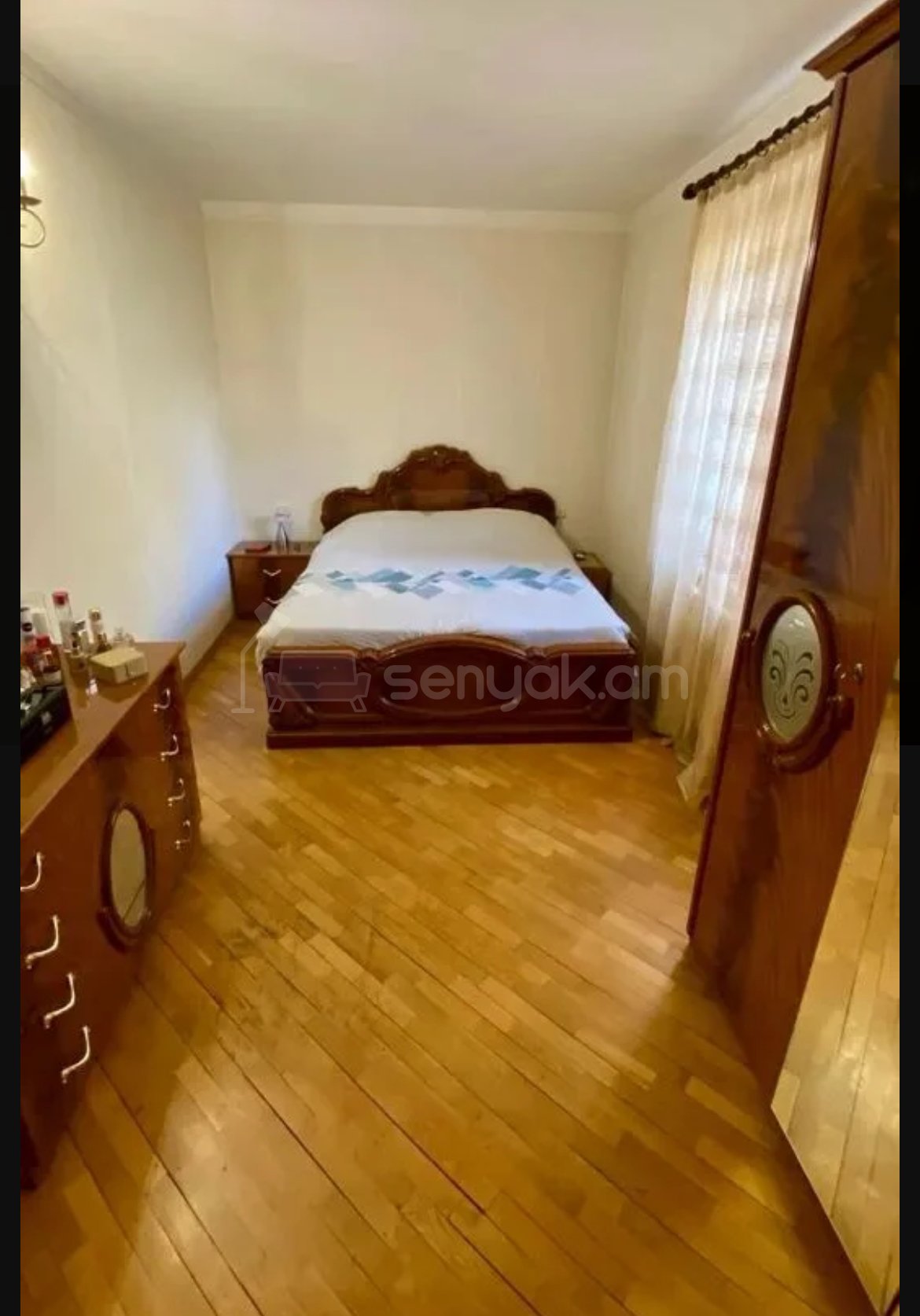 4 Սենյականոց Բնակարան Քարե Շենքում, 120քմ, 3/5 հարկ, Նորմալ Վիճակում