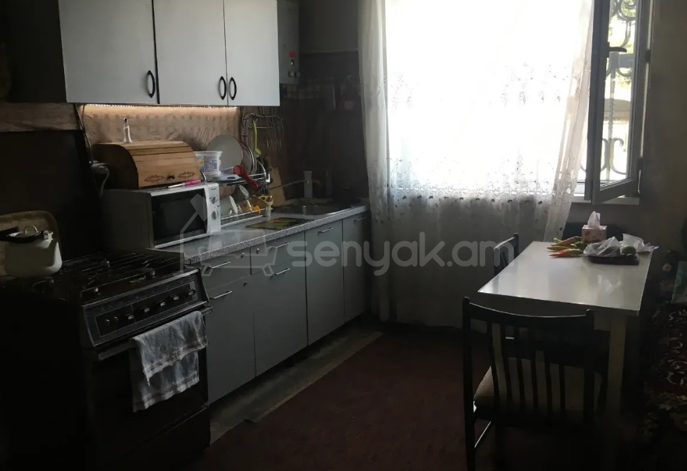 4 Սենյականոց Բնակարան Քարե Շենքում, 82քմ, 1/4 հարկ, Կոսմետիկ Վերանորոգված