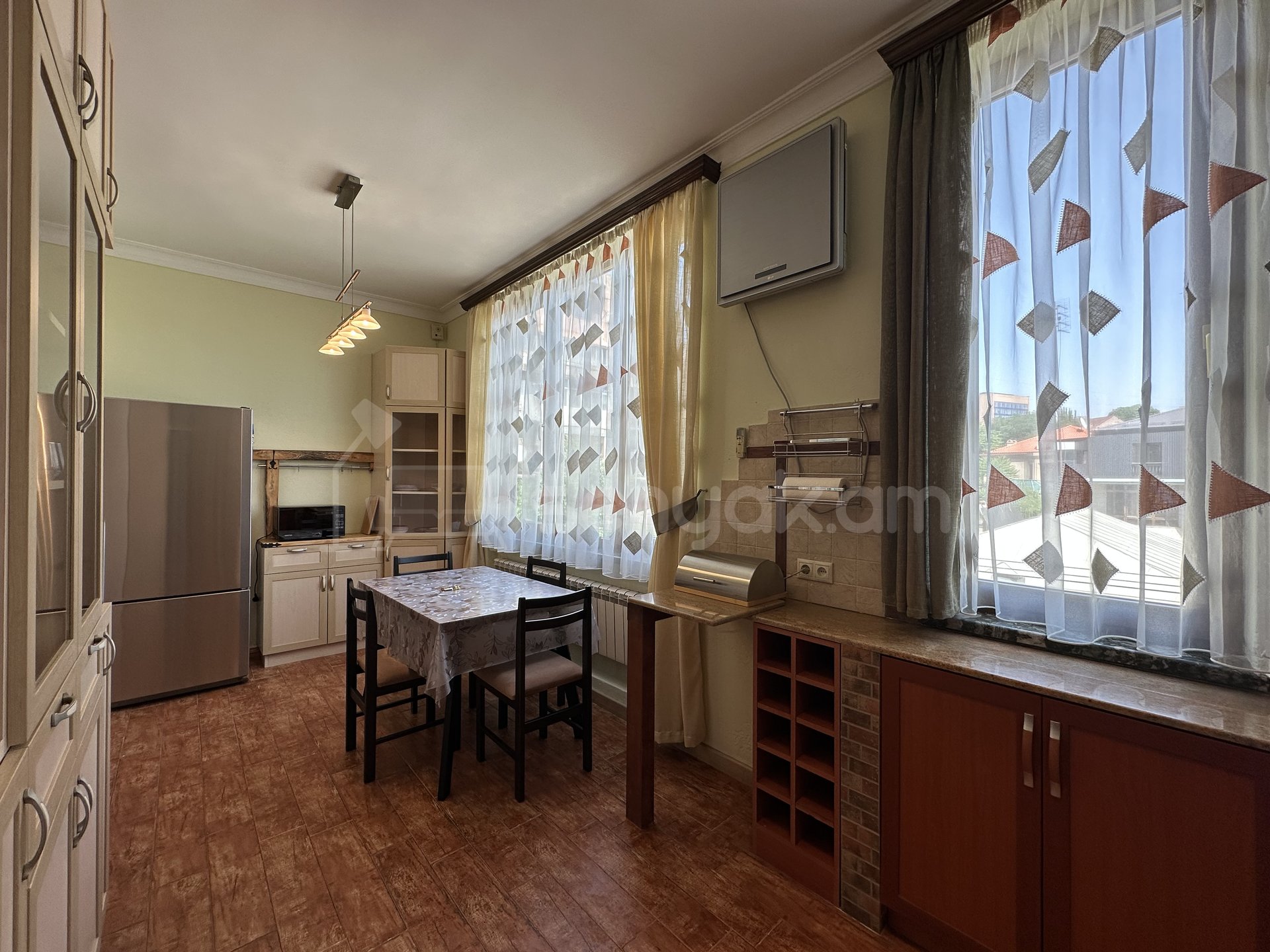 2 Սենյականոց Բնակարան Քարե Շենքում, 75քմ, 4/5 հարկ, Դիզայներական Վերանորոգված, Կահավորված, Արևկող