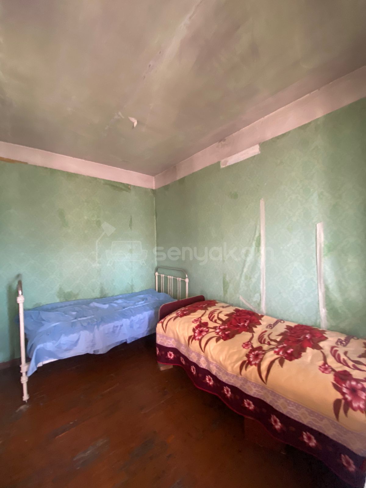 1 Սենյականոց Բնակարան Քարե Շենքում, 33քմ, 4/4 հարկ, Նորմալ Վիճակում