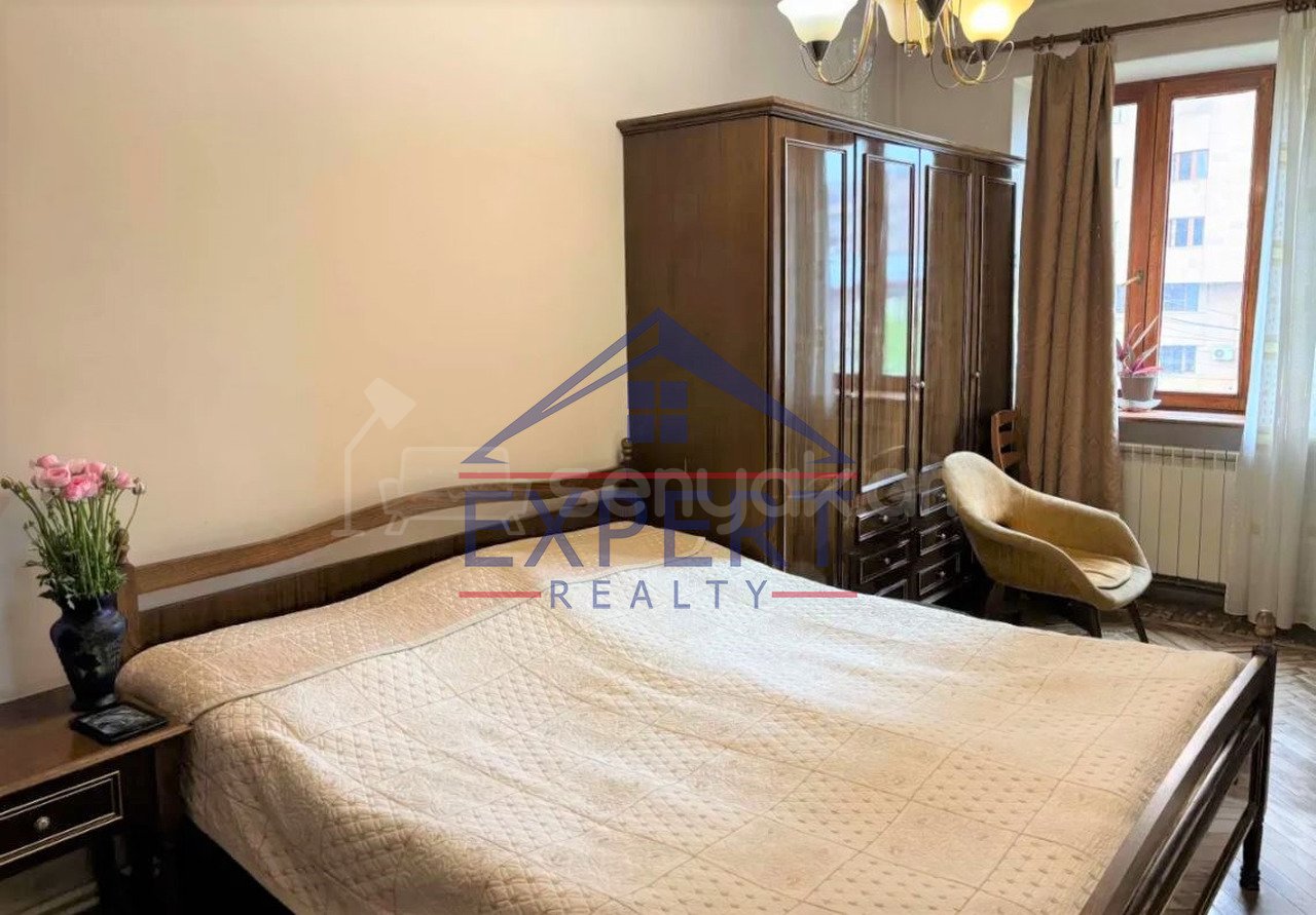 3 Սենյականոց Բնակարան Քարե Շենքում, 70քմ, 5/5 հարկ, Կոսմետիկ Վերանորոգված