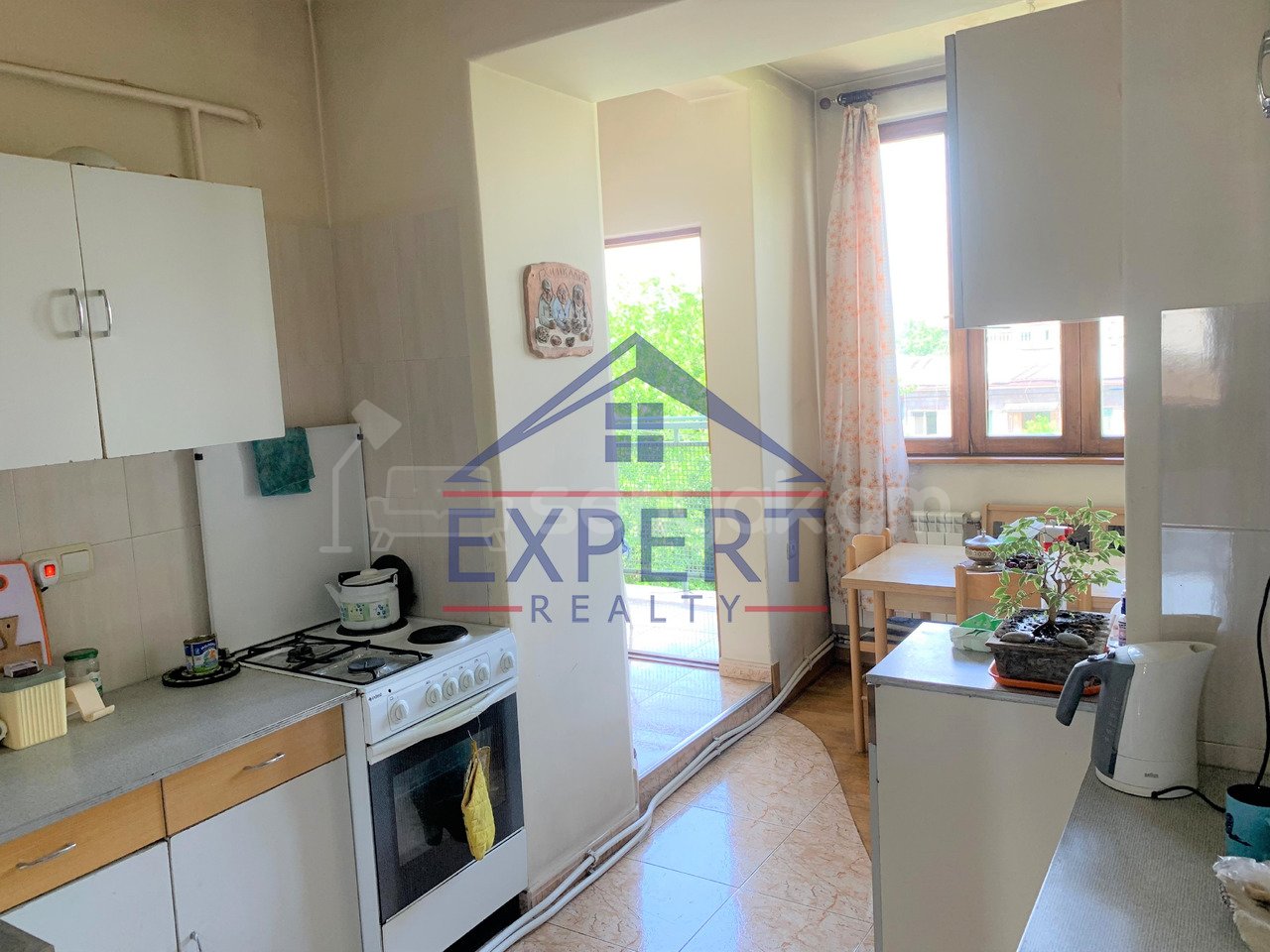 3 Սենյականոց Բնակարան Քարե Շենքում, 70քմ, 5/5 հարկ, Կոսմետիկ Վերանորոգված