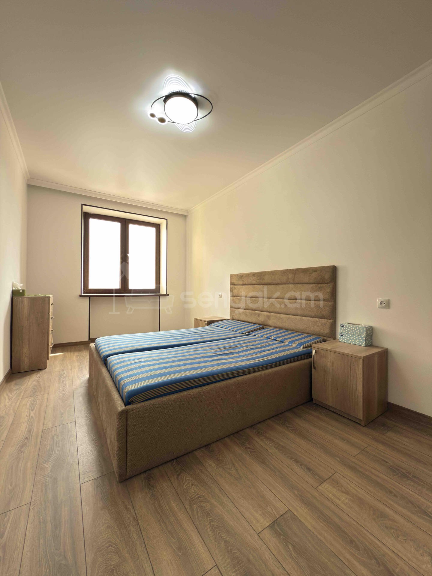 3 Սենյականոց Բնակարան Քարե Շենքում, 68քմ, 4/5 հարկ, Դիզայներական Վերանորոգված