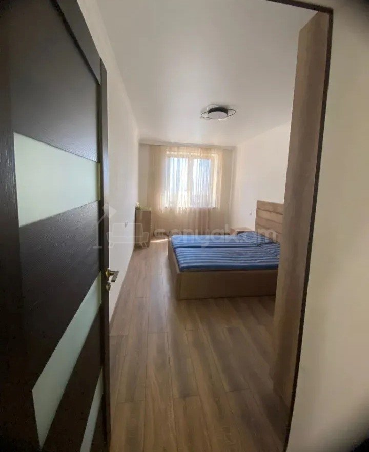 3 Սենյականոց Բնակարան Քարե Շենքում, 68քմ, 4/5 հարկ, Դիզայներական Վերանորոգված