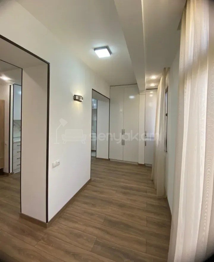3 Սենյականոց Բնակարան Քարե Շենքում, 68քմ, 4/5 հարկ, Դիզայներական Վերանորոգված