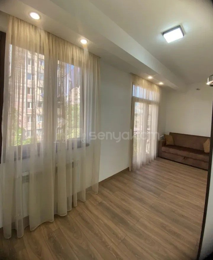 3 Սենյականոց Բնակարան Քարե Շենքում, 68քմ, 4/5 հարկ, Դիզայներական Վերանորոգված