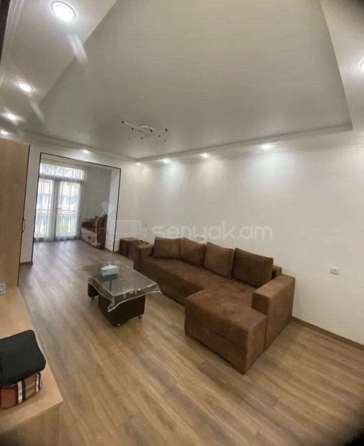 3 Սենյականոց Բնակարան Քարե Շենքում, 68քմ, 4/5 հարկ, Դիզայներական Վերանորոգված