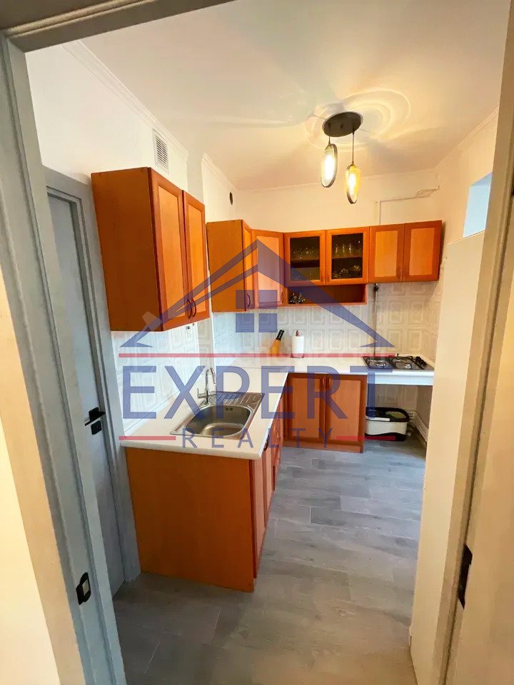 3 Սենյականոց Բնակարան Քարե Շենքում, 70քմ, 5/5 հարկ, Կապիտալ Վերանորոգված, Կահավորված