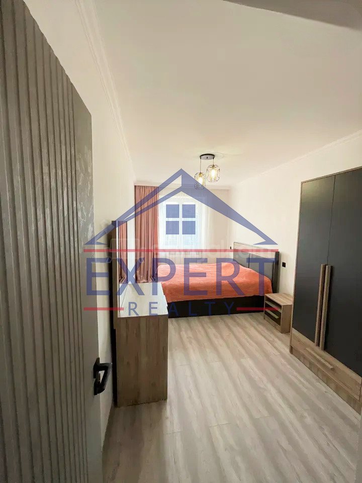 3 Սենյականոց Բնակարան Քարե Շենքում, 70քմ, 5/5 հարկ, Կապիտալ Վերանորոգված, Կահավորված