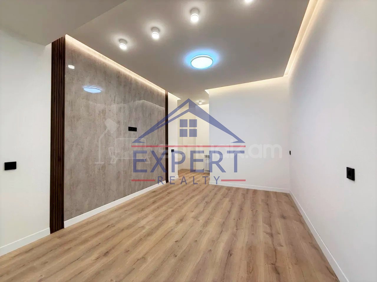2 Սենյականոց Բնակարան Քարե Շենքում, 38քմ, 3/5 հարկ, Կապիտալ Վերանորոգված