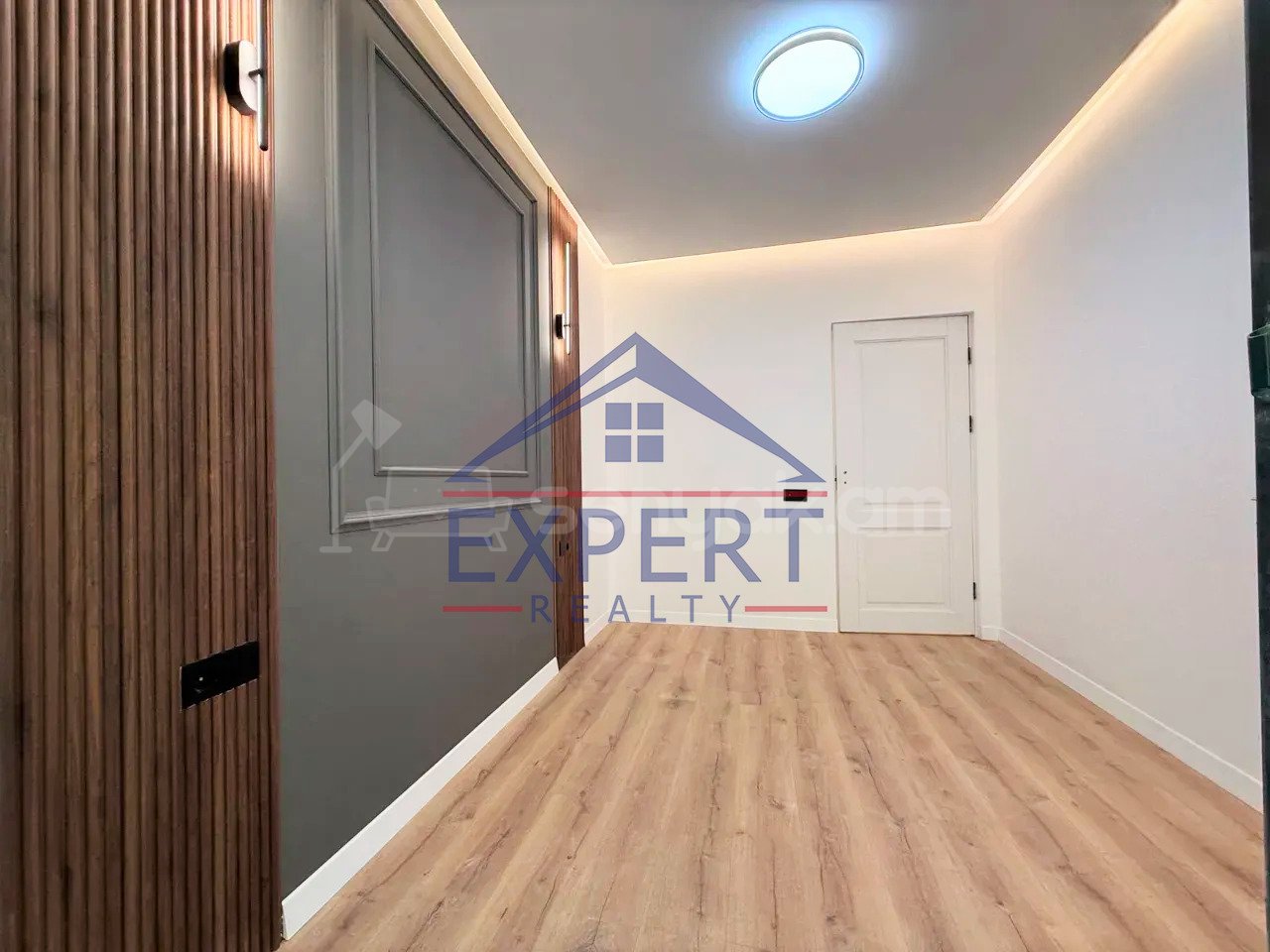 2 Սենյականոց Բնակարան Քարե Շենքում, 38քմ, 3/5 հարկ, Կապիտալ Վերանորոգված