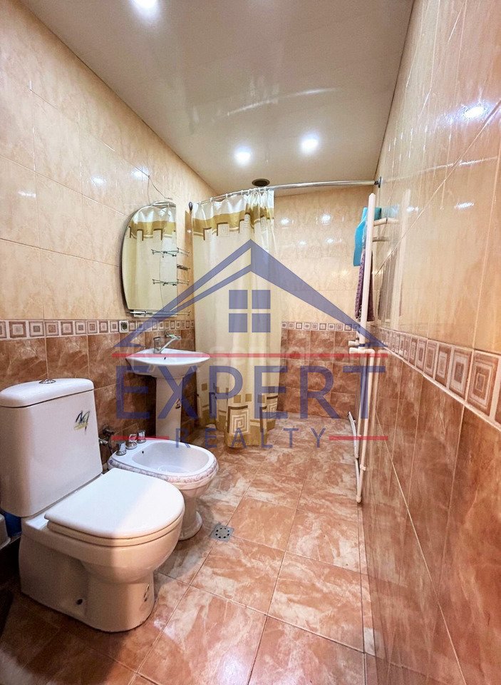 3 Սենյականոց Բնակարան Քարե Շենքում, 76քմ, 4/5 հարկ, Նորմալ Վիճակում, Կահավորված, Արևկող