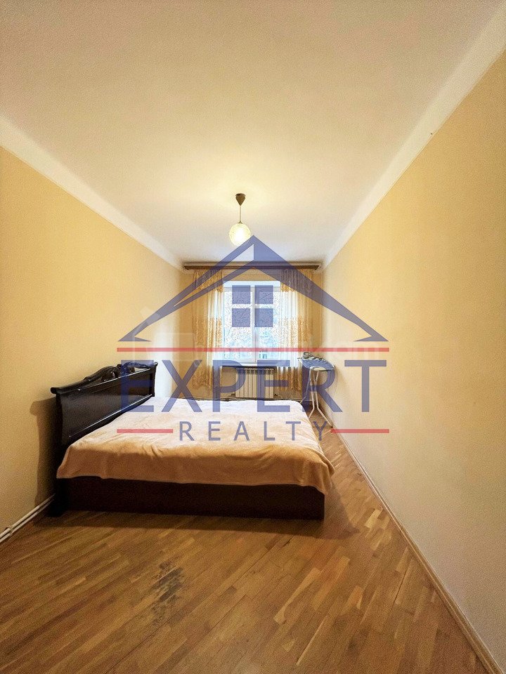 3 Սենյականոց Բնակարան Քարե Շենքում, 76քմ, 4/5 հարկ, Նորմալ Վիճակում, Կահավորված, Արևկող