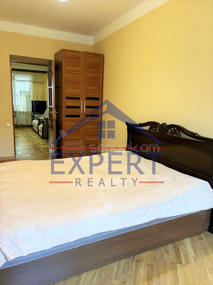 3 Սենյականոց Բնակարան Քարե Շենքում, 76քմ, 4/5 հարկ, Նորմալ Վիճակում, Կահավորված, Արևկող
