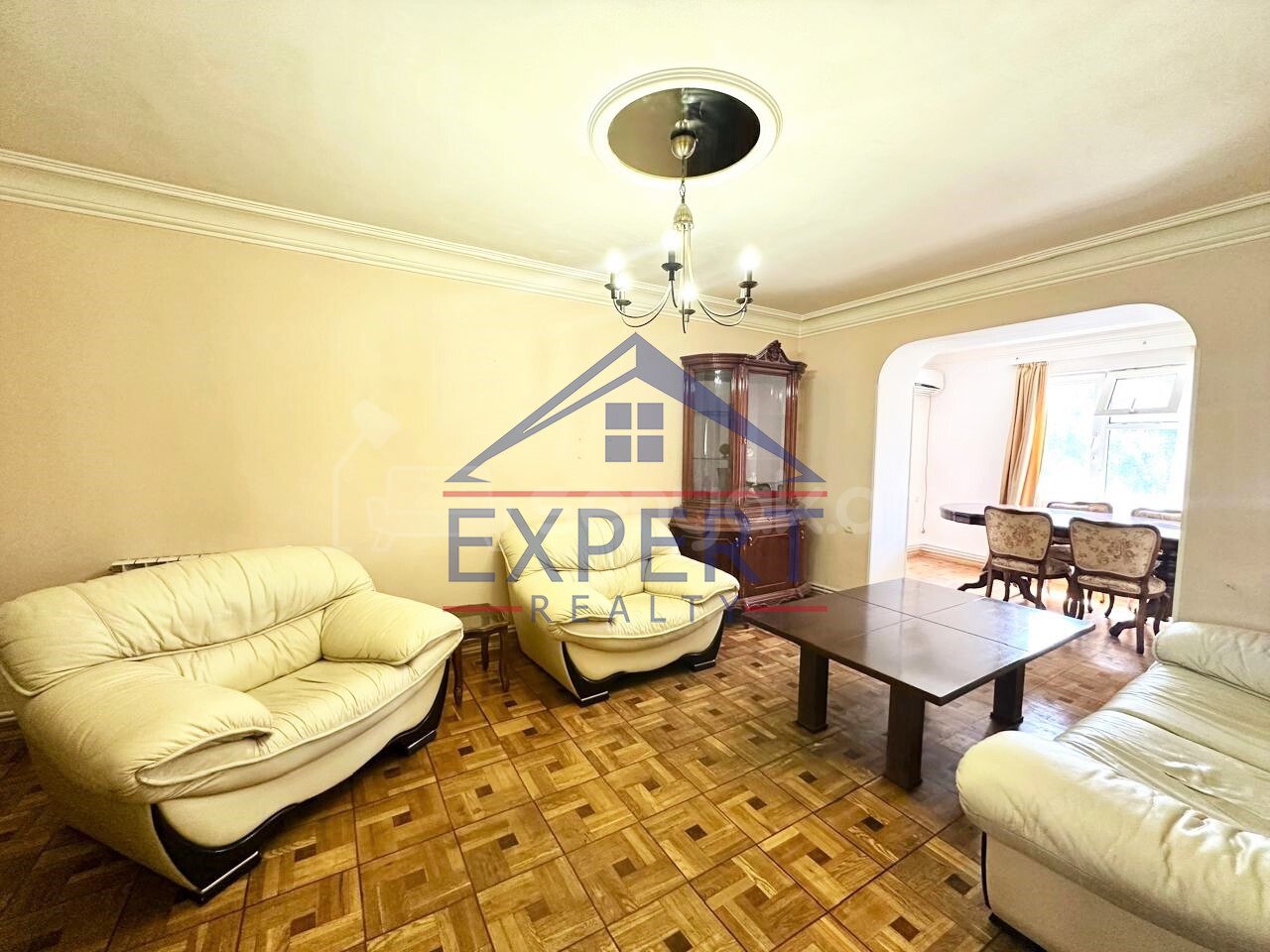 3 Սենյականոց Բնակարան Քարե Շենքում, 95քմ, 3/5 հարկ, Նորմալ Վիճակում, Կահավորված