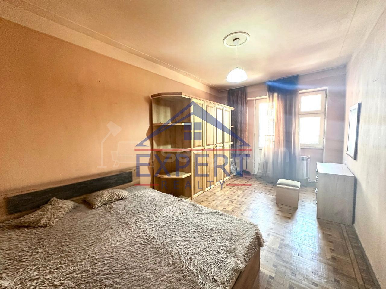 3 Սենյականոց Բնակարան Քարե Շենքում, 95քմ, 3/5 հարկ, Նորմալ Վիճակում, Կահավորված