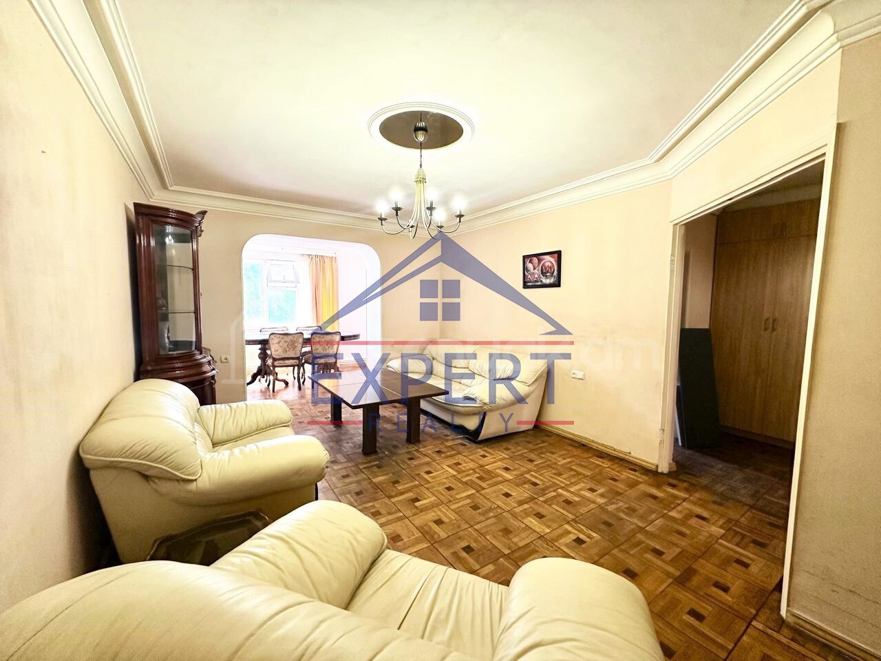 3 Սենյականոց Բնակարան Քարե Շենքում, 95քմ, 3/5 հարկ, Նորմալ Վիճակում, Կահավորված