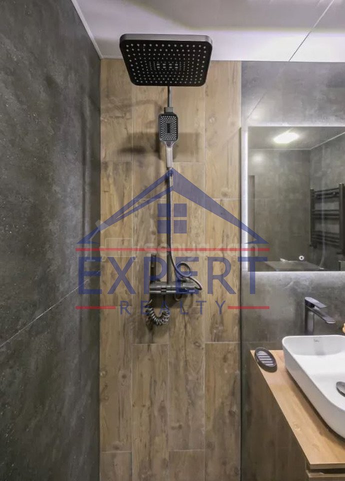 2 Սենյականոց Բնակարան Քարե Շենքում, 57քմ, 3/5 հարկ, Դիզայներական Վերանորոգված