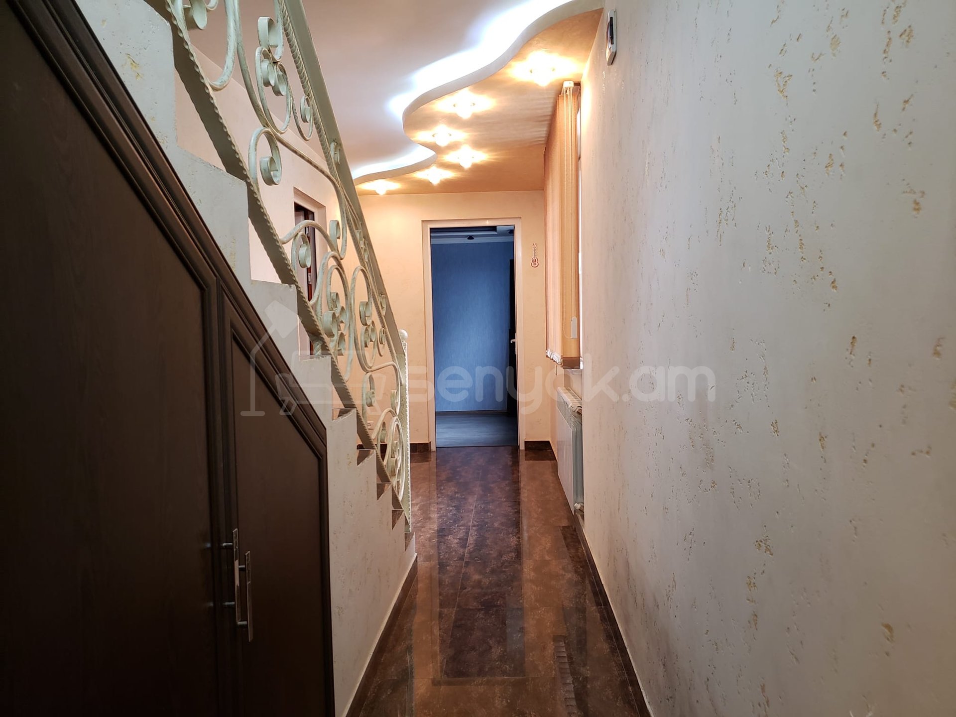 4 Սենյականոց Սեփական Տուն, 251քմ, Կապիտալ Վերանորոգված