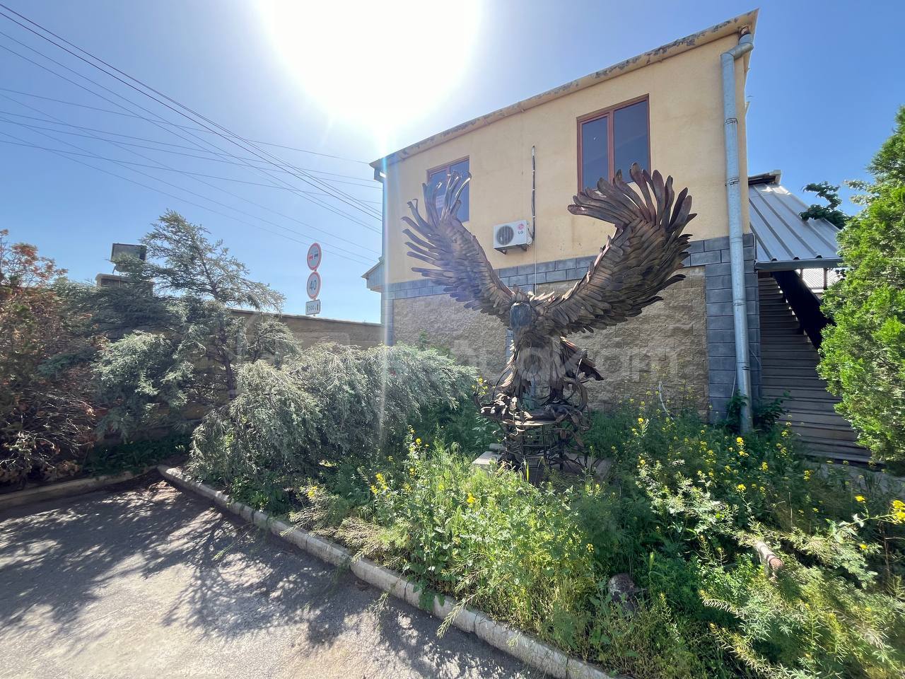 Շենք-Շինություն, 2000քմ, Կապիտալ Վերանորոգված