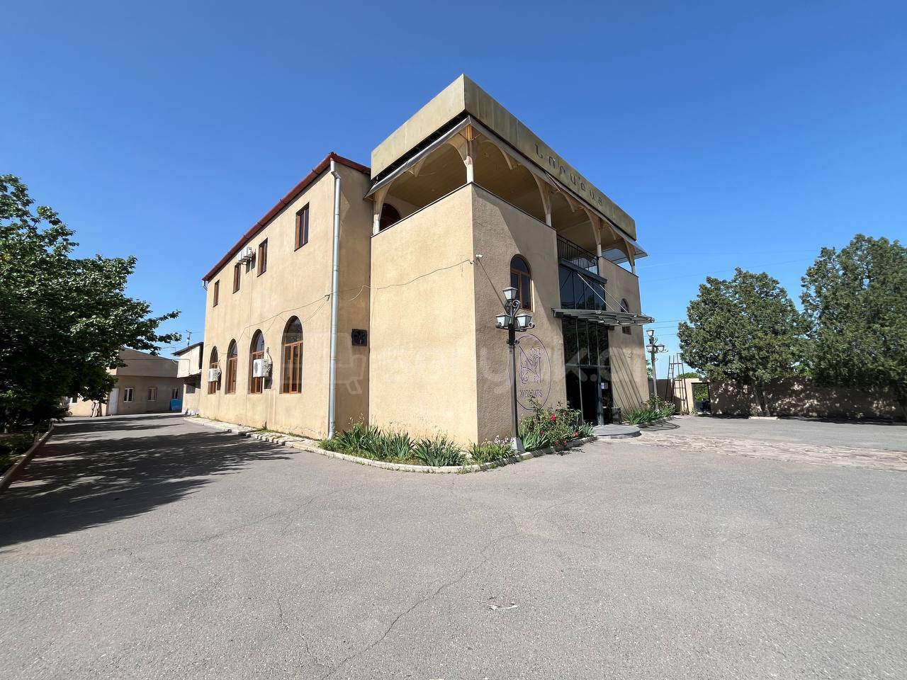 Շենք-Շինություն, 2000քմ, Կապիտալ Վերանորոգված