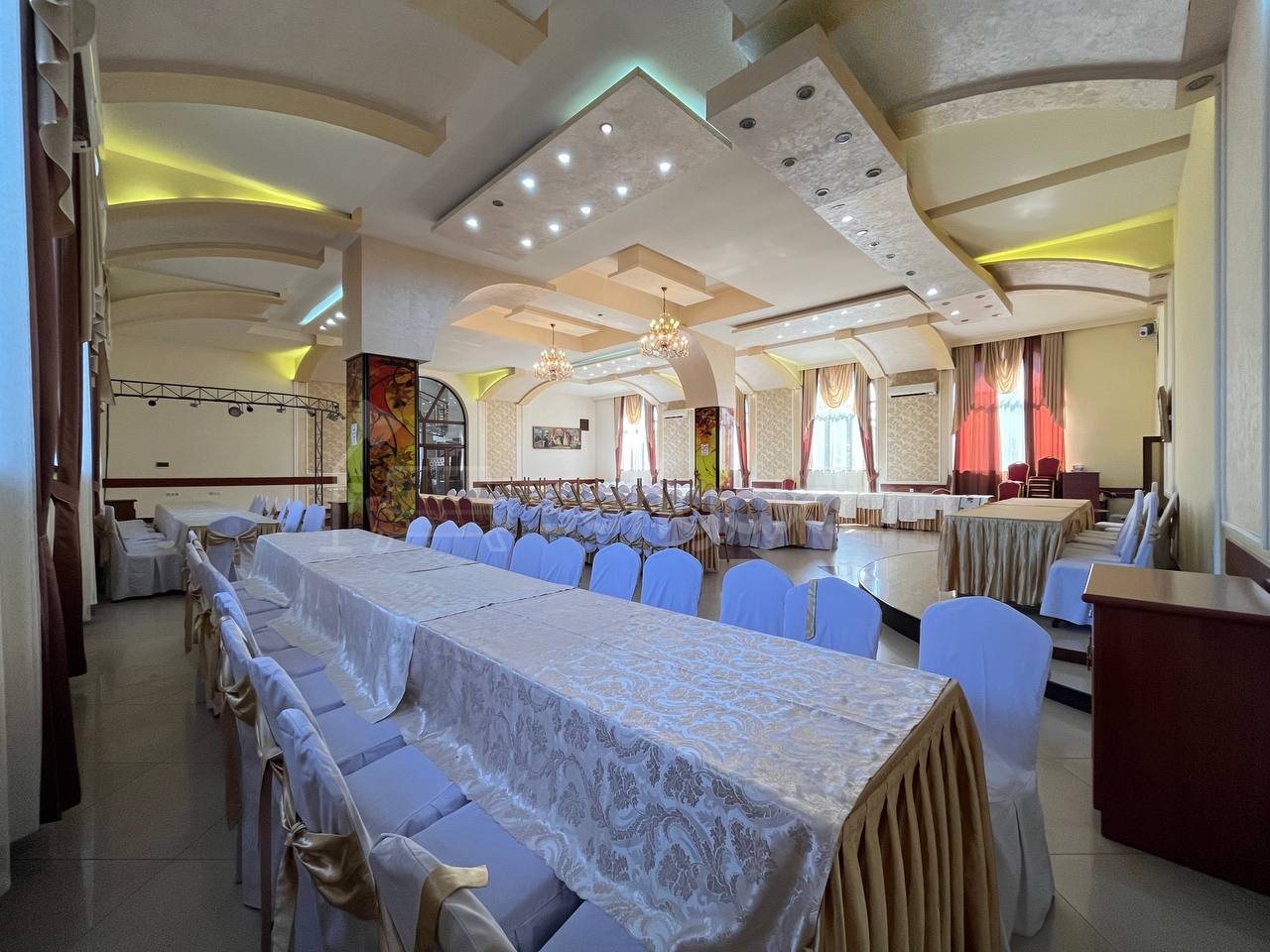 Շենք-Շինություն, 2000քմ, Կապիտալ Վերանորոգված