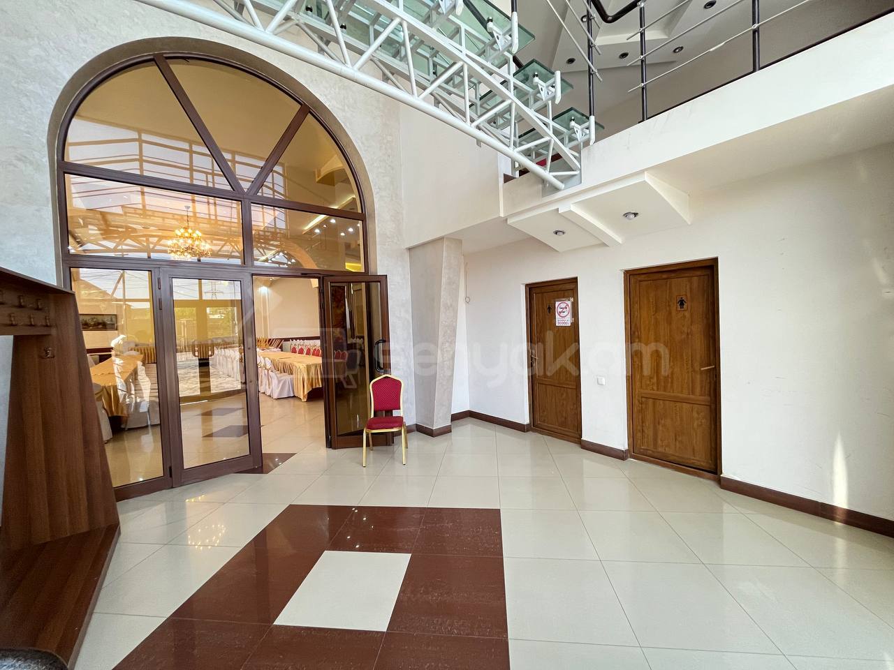 Շենք-Շինություն, 2000քմ, Կապիտալ Վերանորոգված