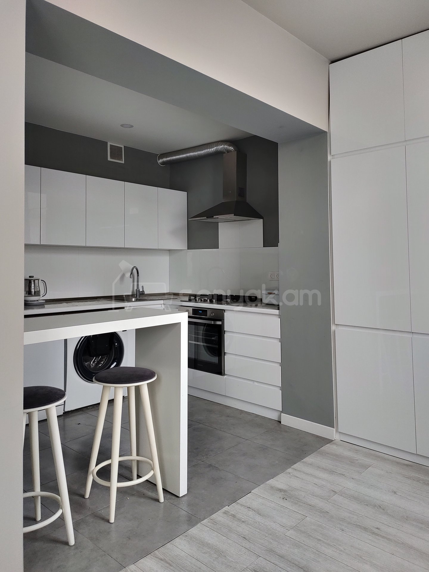 2 Սենյականոց Բնակարան Քարե Շենքում, 60քմ, 5/5 հարկ, Դիզայներական Վերանորոգված
