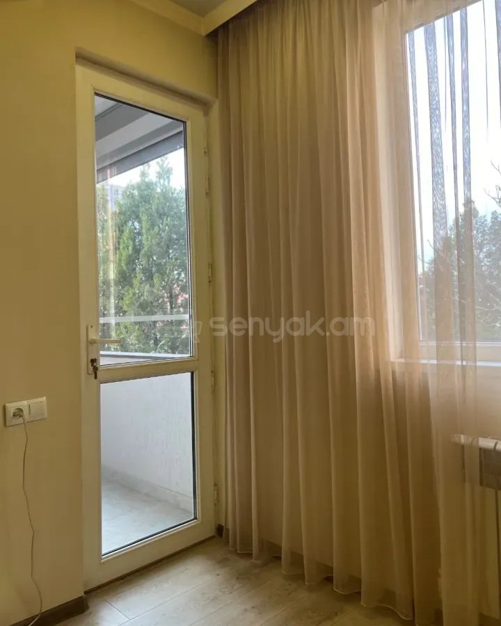 3 Սենյականոց Բնակարան Քարե Շենքում, 92քմ, 2/5 հարկ, Դիզայներական Վերանորոգված