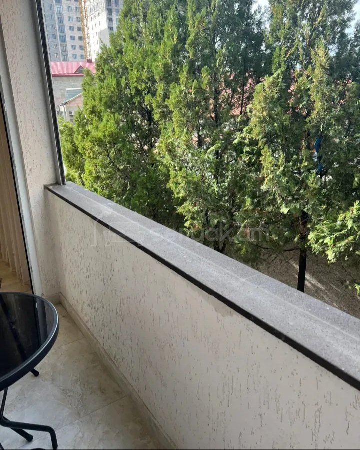3 Սենյականոց Բնակարան Քարե Շենքում, 92քմ, 2/5 հարկ, Դիզայներական Վերանորոգված