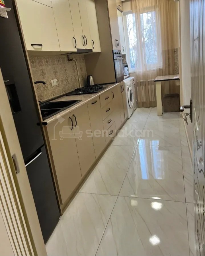 3 Սենյականոց Բնակարան Քարե Շենքում, 92քմ, 2/5 հարկ, Դիզայներական Վերանորոգված