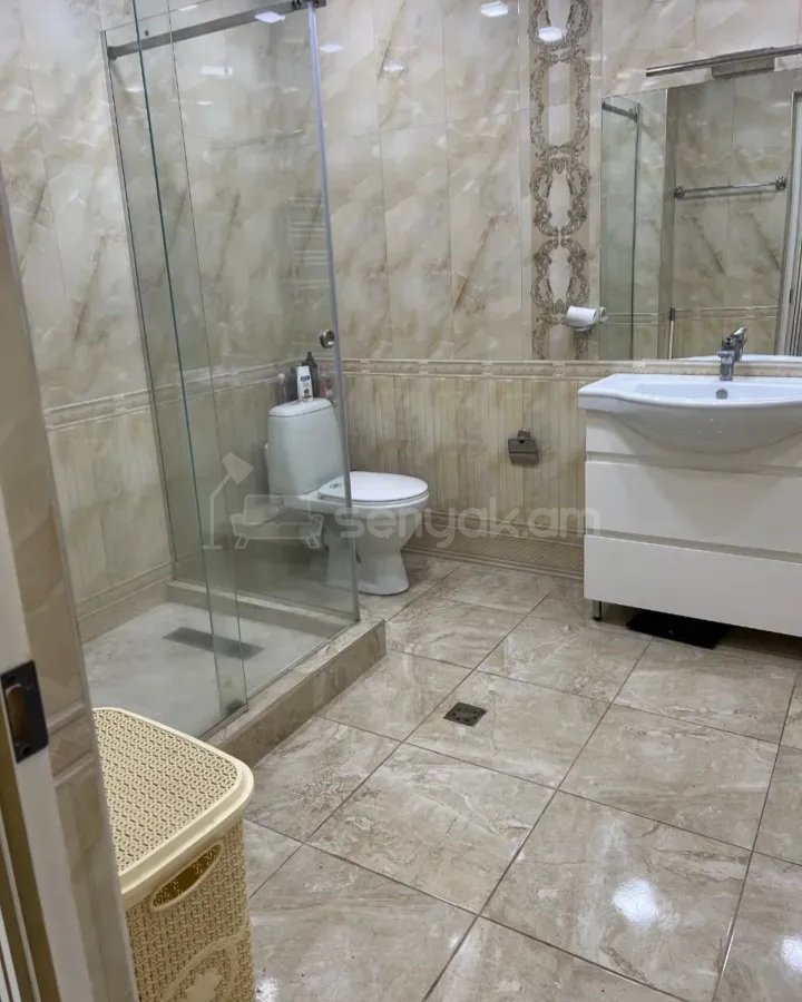 3 Սենյականոց Բնակարան Քարե Շենքում, 92քմ, 2/5 հարկ, Դիզայներական Վերանորոգված