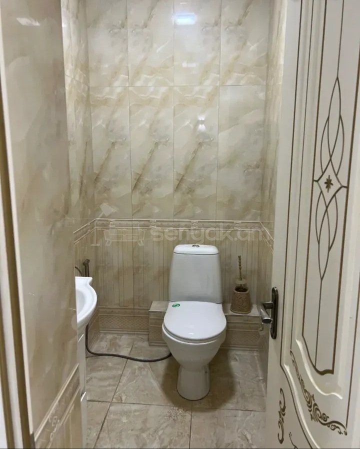 3 Սենյականոց Բնակարան Քարե Շենքում, 92քմ, 2/5 հարկ, Դիզայներական Վերանորոգված