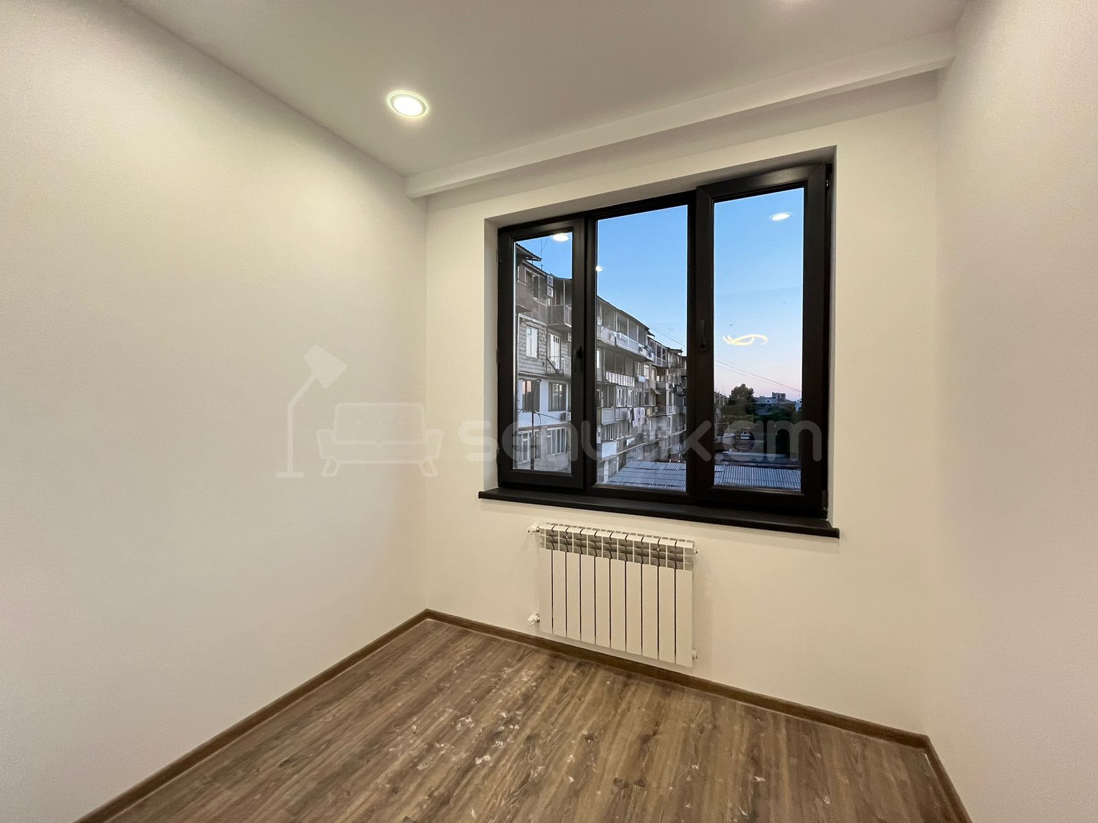 3 Սենյականոց Բնակարան Քարե Շենքում, 68քմ, 2/5 հարկ, Կապիտալ Վերանորոգված