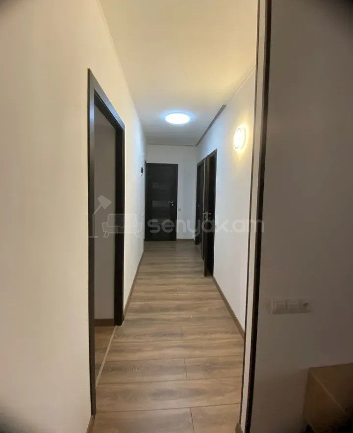 3 Սենյականոց Բնակարան Քարե Շենքում, 68քմ, 4/5 հարկ, Կապիտալ Վերանորոգված