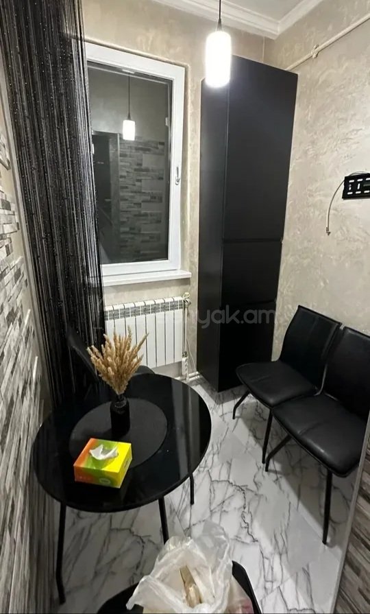3 Սենյականոց Բնակարան Քարե Շենքում, 70քմ, 1/5 հարկ, Դիզայներական Վերանորոգված