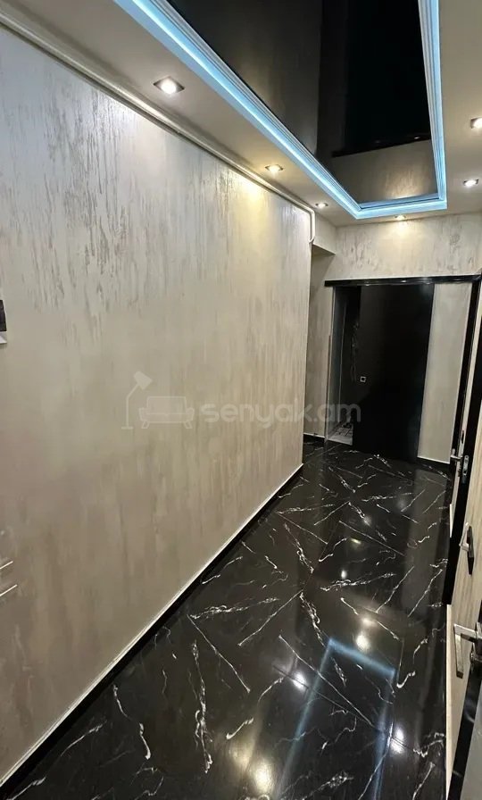 3 Սենյականոց Բնակարան Քարե Շենքում, 70քմ, 1/5 հարկ, Դիզայներական Վերանորոգված