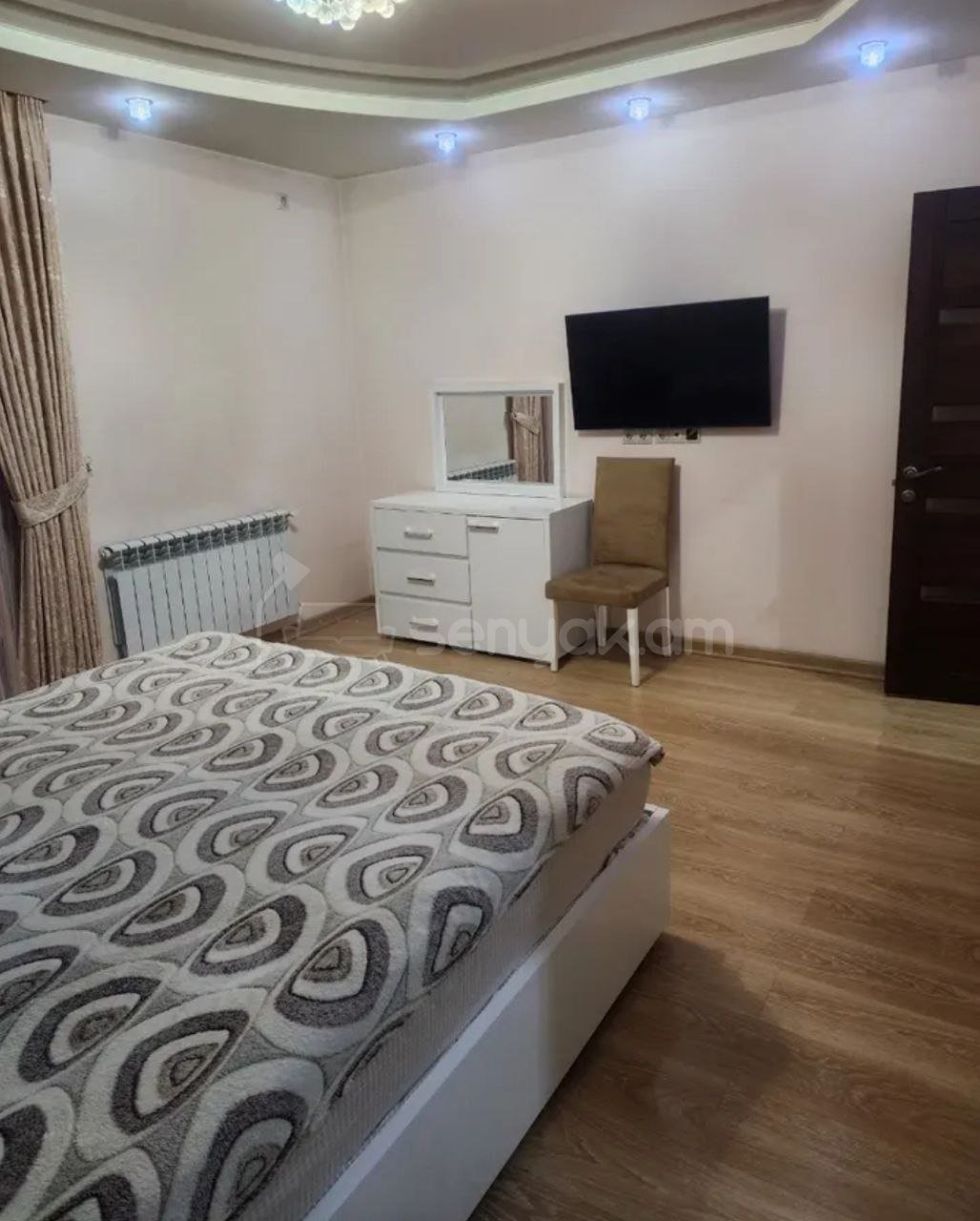 4 Սենյականոց Բնակարան Քարե Շենքում, 140քմ, 4/5 հարկ, Կապիտալ Վերանորոգված, Կահավորված, Արևկող