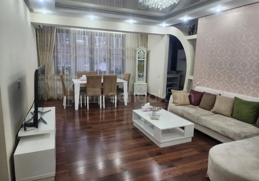 4 Սենյականոց Բնակարան Քարե Շենքում, 140քմ, 4/5 հարկ, Կապիտալ Վերանորոգված, Կահավորված, Արևկող