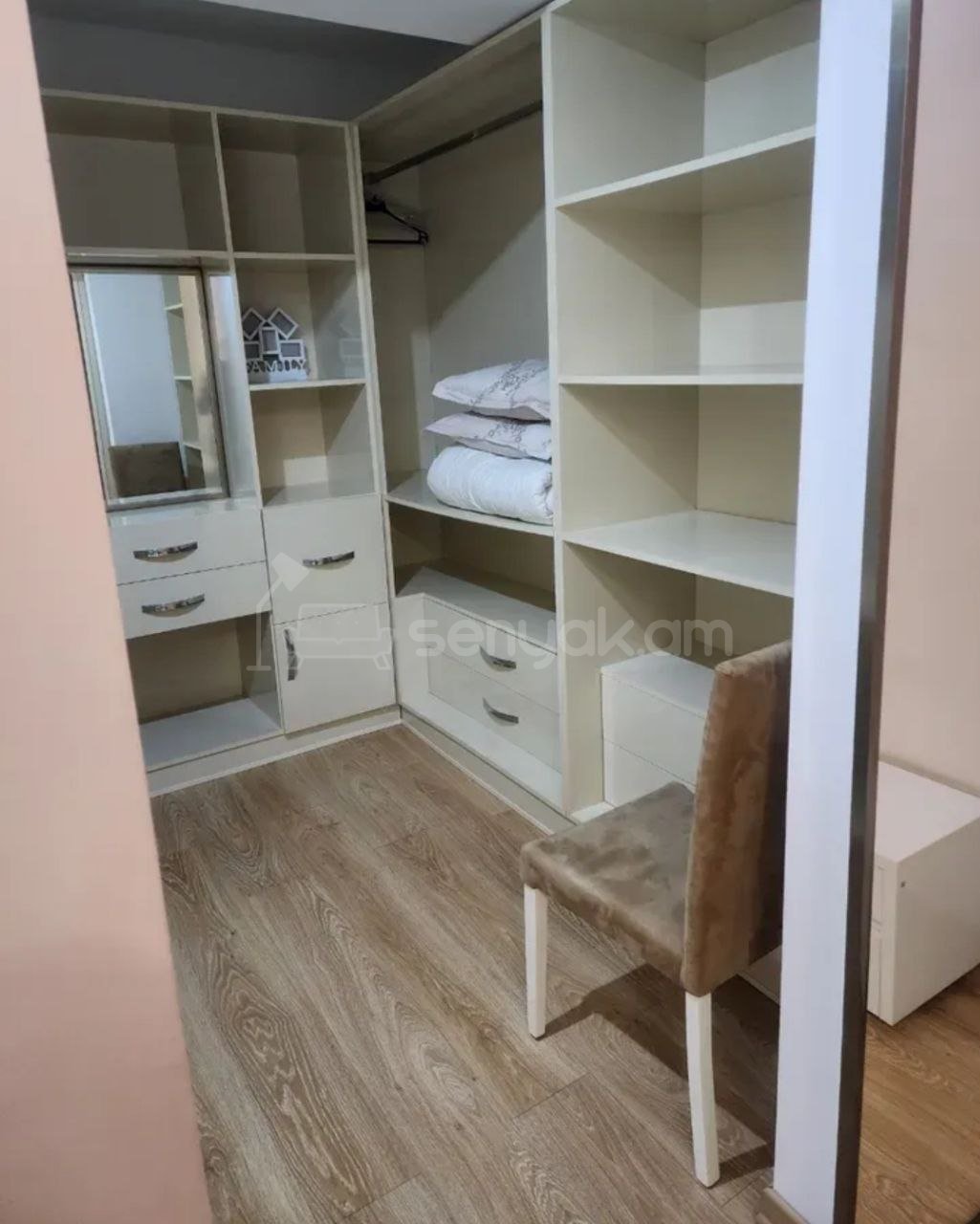 4 Սենյականոց Բնակարան Քարե Շենքում, 140քմ, 4/5 հարկ, Կապիտալ Վերանորոգված, Կահավորված, Արևկող