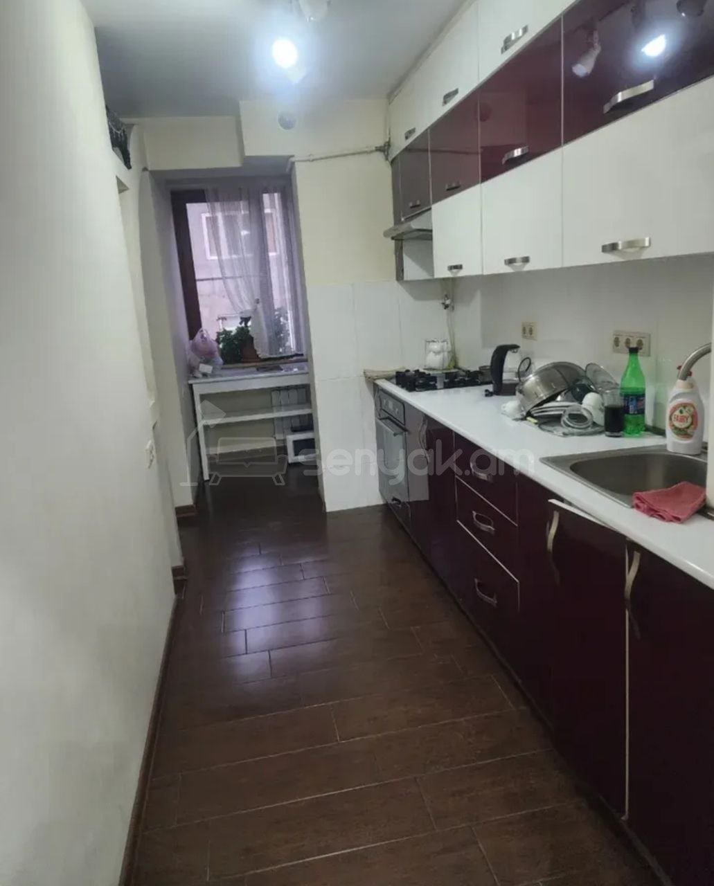 4 Սենյականոց Բնակարան Քարե Շենքում, 140քմ, 4/5 հարկ, Կապիտալ Վերանորոգված, Կահավորված, Արևկող