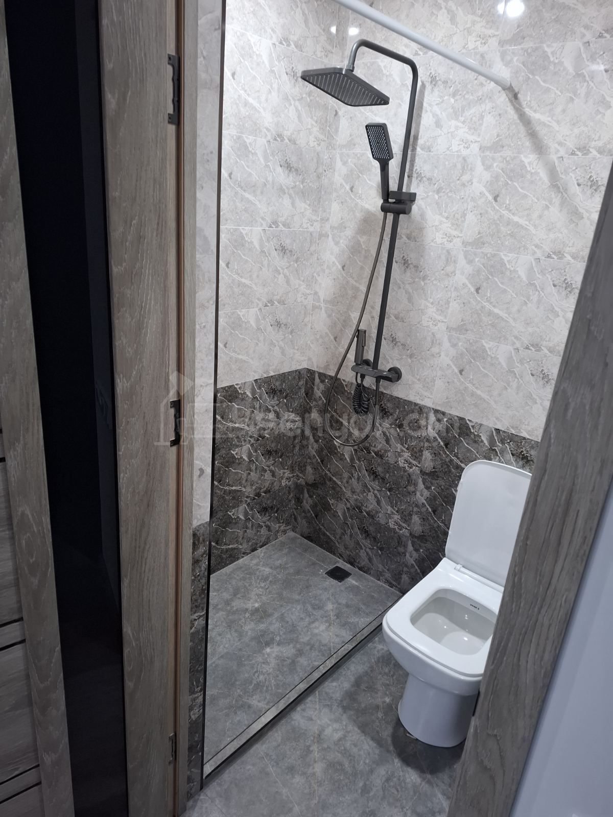 2 Սենյականոց Բնակարան Քարե Շենքում, 54քմ, 1/1 հարկ, Նորմալ Վիճակում, Կահավորված, Արևկող