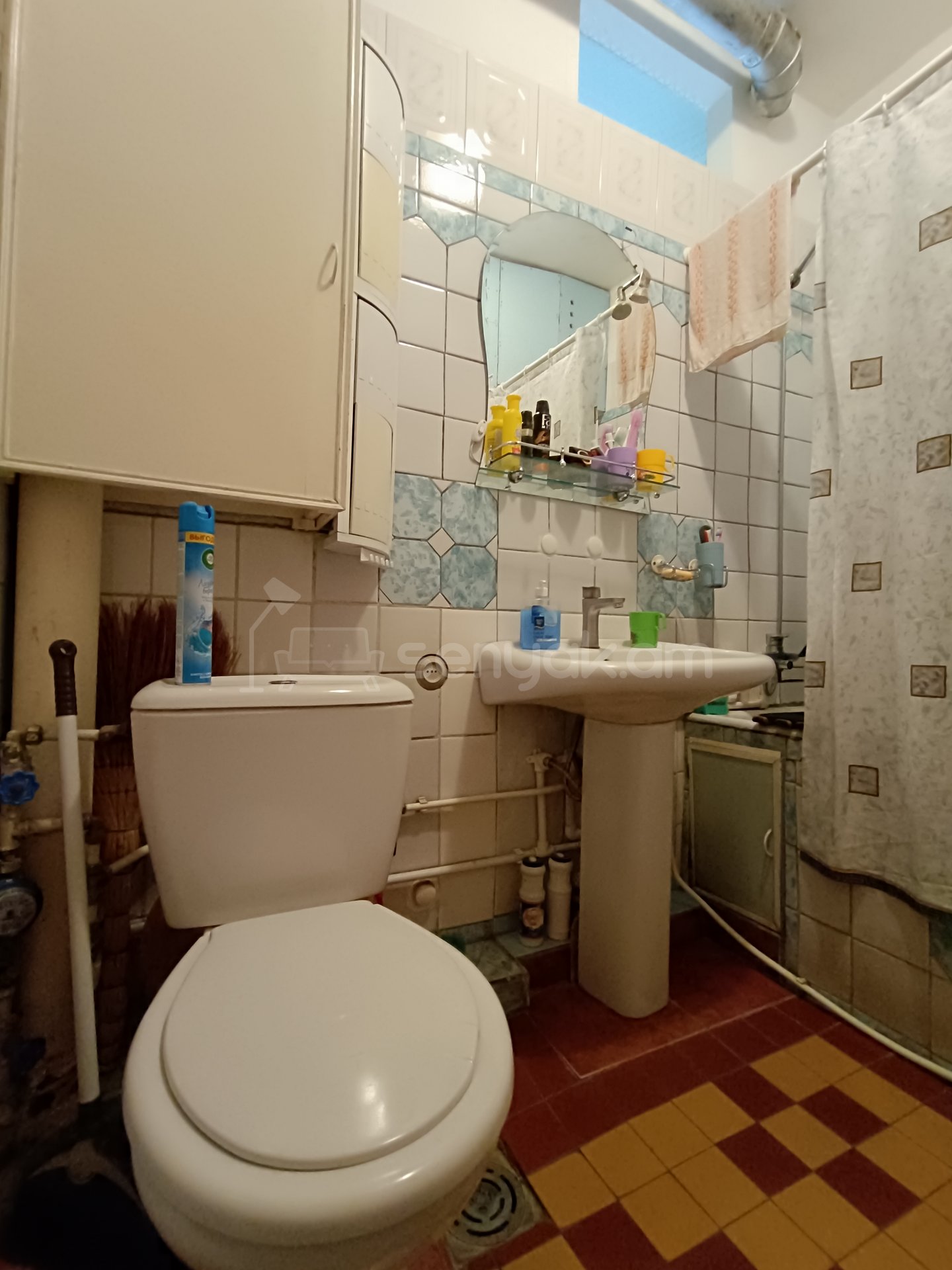 3 Սենյականոց Բնակարան Քարե Շենքում, 74քմ, 5/5 հարկ, Կոսմետիկ Վերանորոգված